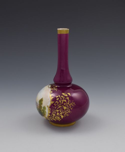 fig 1. Chamberlain's Worcester Large Porcelain Scent Bottle View Of Worcester