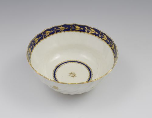 fig 1. Flight Worcester Porcelain Large Spiral Fluted Bowl Gilded Fly Pattern