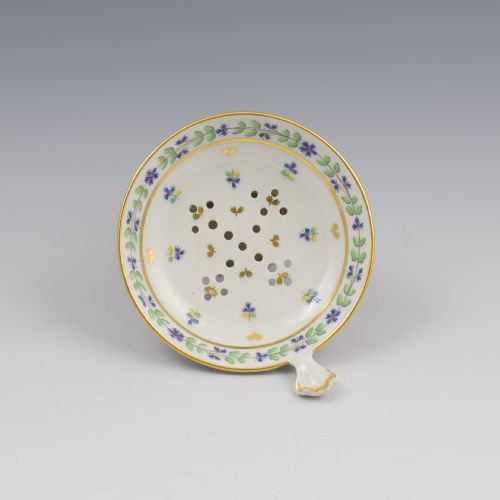 fig 1. Rare Flight Period Worcester Porcelain Egg Drainer c.1790