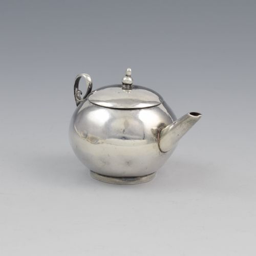 fig 1. Rare George I Miniature Silver Toy Teapot David Clayton c.1725