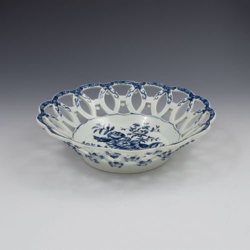 Large First Period Worcester Porcelain Pine Cone Pattern Basket C.1775