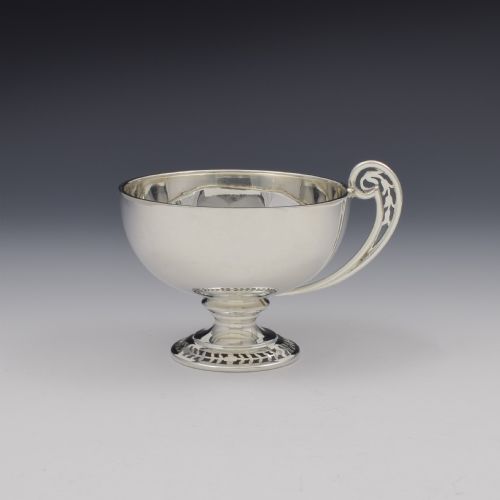 Pretty Art Deco Silver Pedestal Christening Cup / Mug Chester 1928