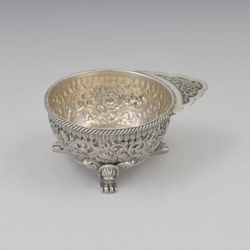 Art Nouveau Repousse Tiffany & Co. Sterling Silver Quaich / Wine Taster C.1890