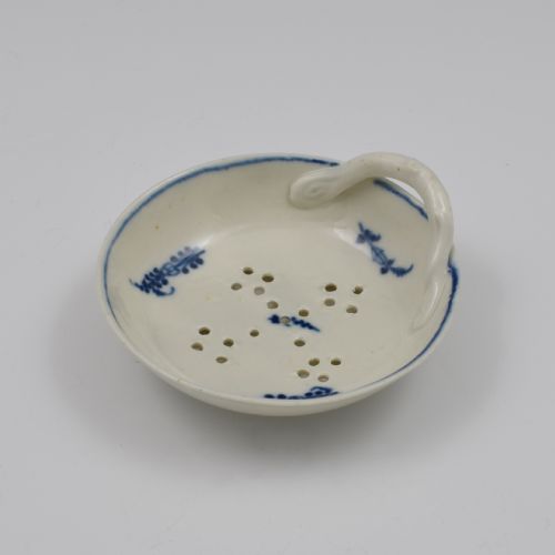 Caughley Porcelain Rare Locre Sprigs Egg Drainer C.1790