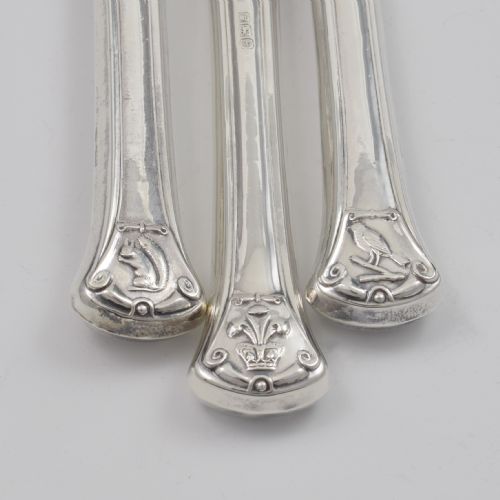 fig 2. Novelty Cased Silver Tea Fruit Knives Animals & Prince Of Wales Feathers 1922