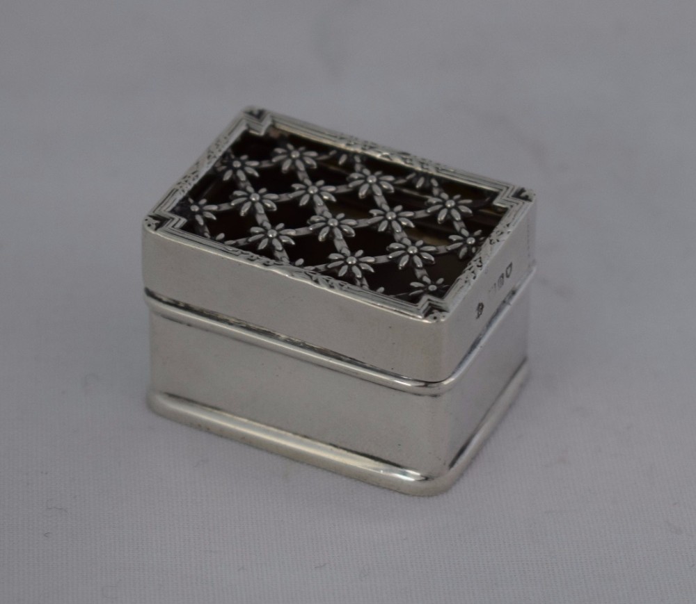 Pretty Edwardian Silver Pomander Box William Comyns 1909 Table Vinaigrette 
