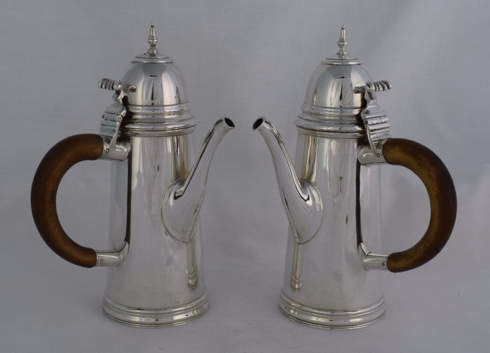Lovely Pair Silver Cafe Au Lait Pots William Comyns Walnut Side Handles George V Chocolate 1913 