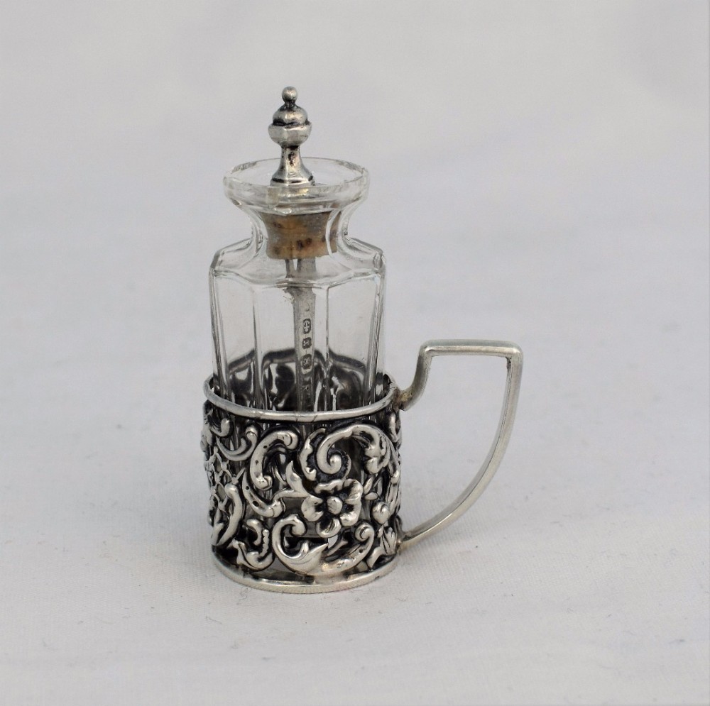 Victorian Cayenne Pepper Spoon & Jar Levi & Salaman