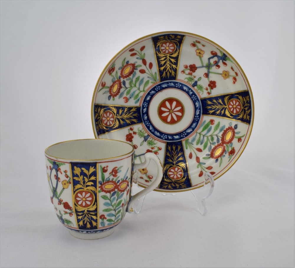 Worcester Waisted Cup & Saucer Queen's Pattern Pinched Handle Flight Period Early c.1790