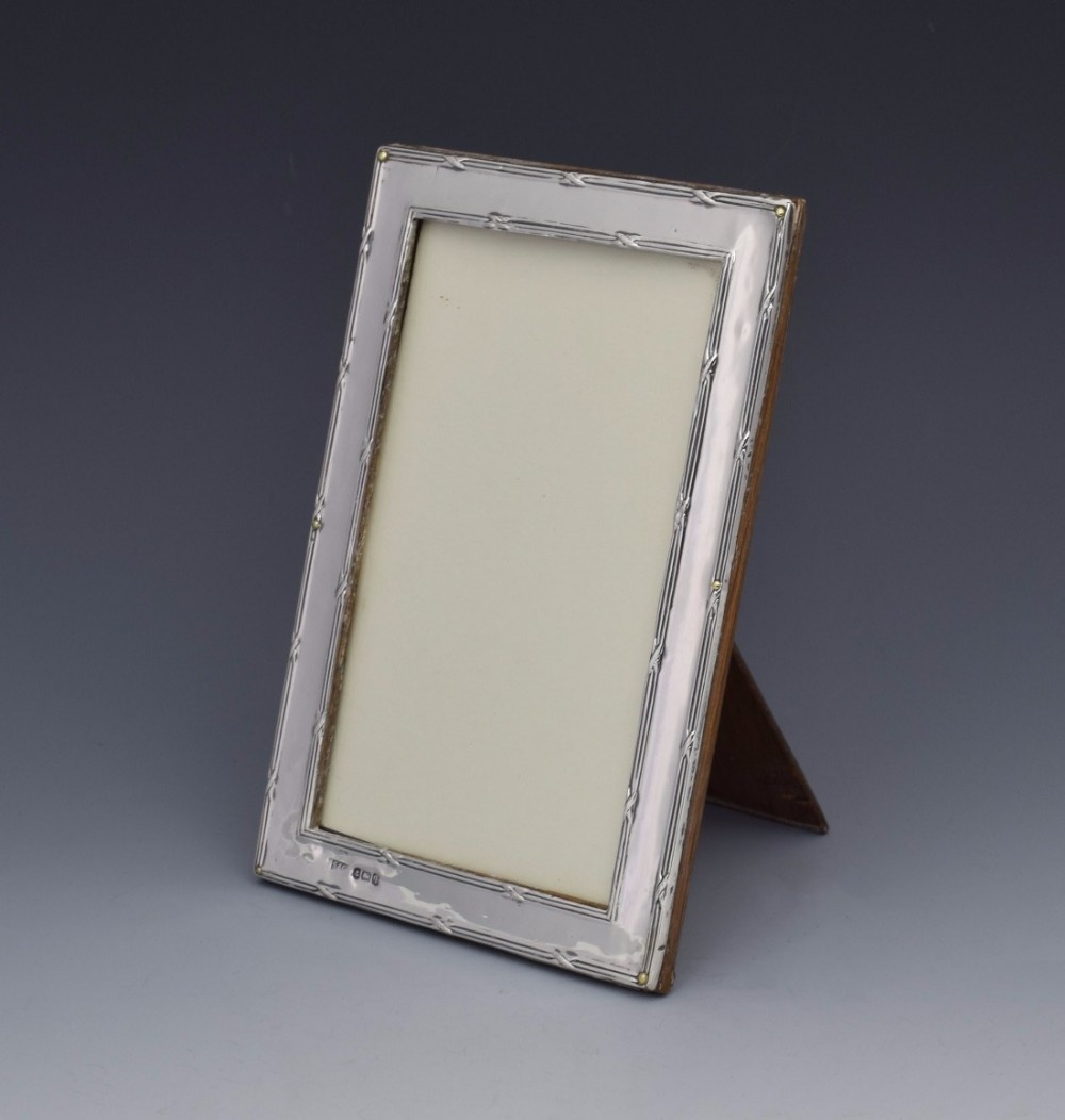 Pretty George V Silver Reed & Ribbon Photograph Frame Sydney & Co. 1915