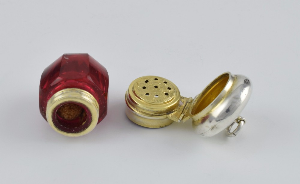 Small Victorian Ruby Glass & Silver Vinaigrette In Velvet Case View XI