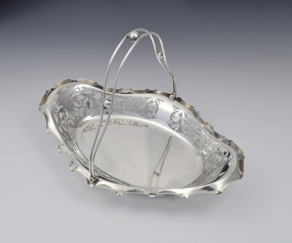 George V Silver Table Bread Basket Alexander Clark & Co. Sheffield 1920 View III