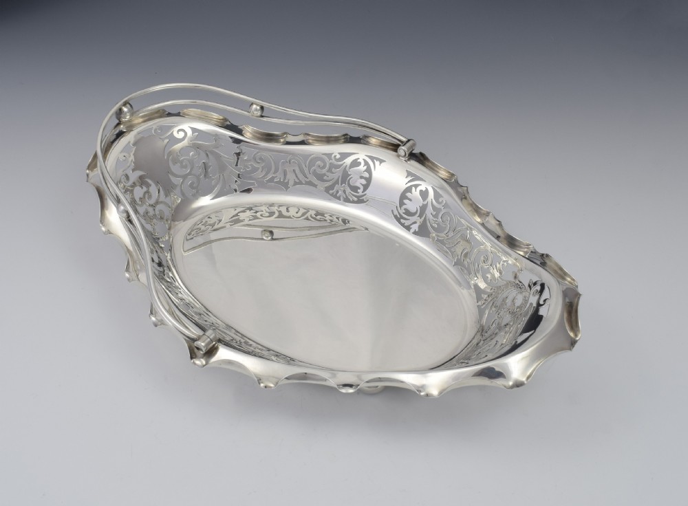 George V Silver Table Bread Basket Alexander Clark & Co. Sheffield 1920 View VI