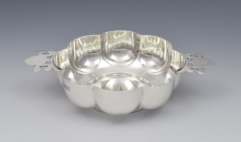 Large Edwardian Lobed Silver Quaich R. & S. Garrard & Co.