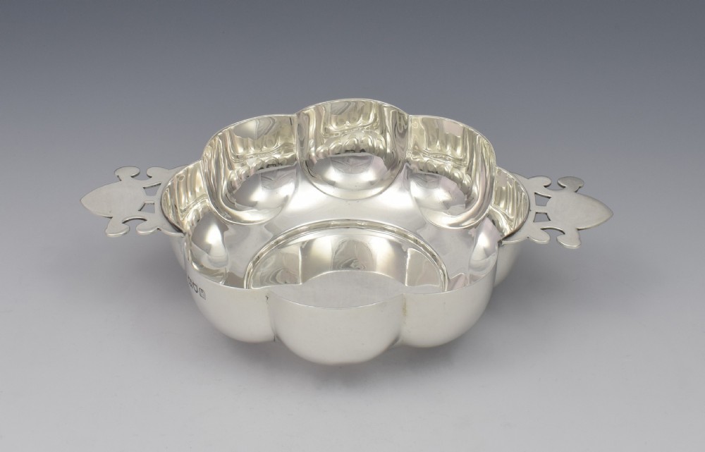Large Edwardian Lobed Silver Quaich R. & S. Garrard & Co. View III