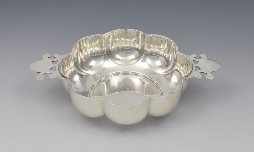 Large Edwardian Lobed Silver Quaich R. & S. Garrard & Co. View VI