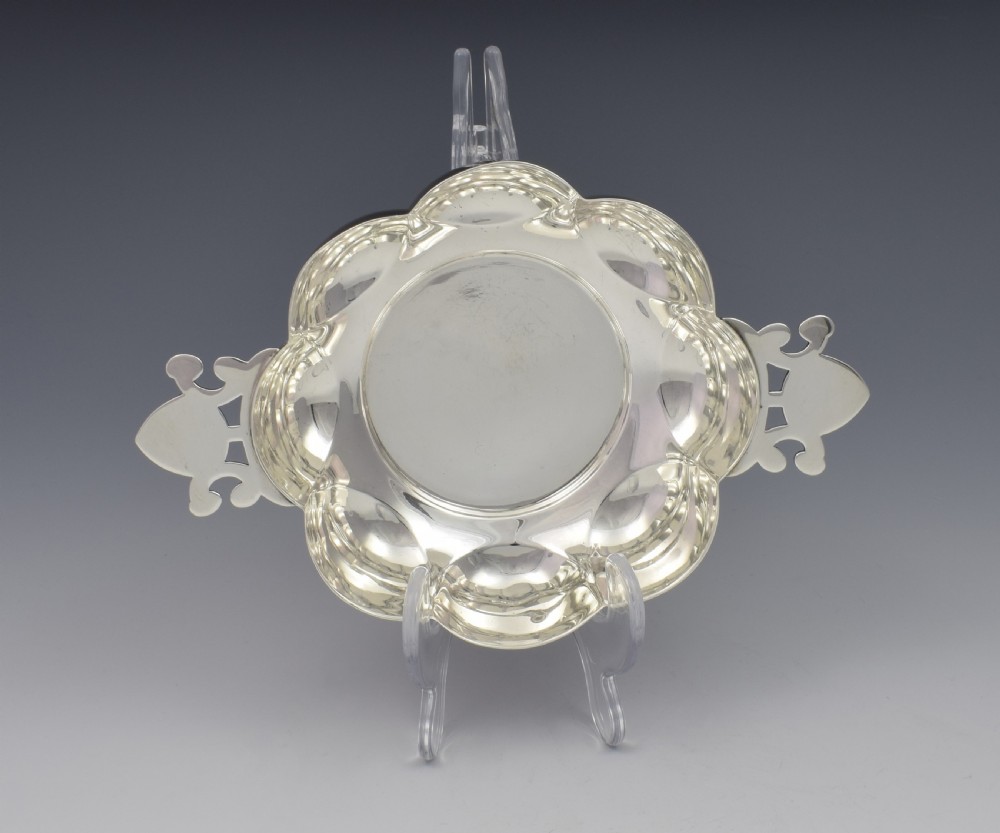 Large Edwardian Lobed Silver Quaich R. & S. Garrard & Co. View VIII