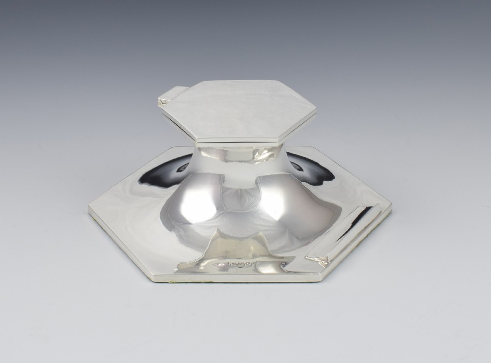 Large Art Deco Hexagonal Shape Silver Capstan Inkwell - Walker & Hall View V
