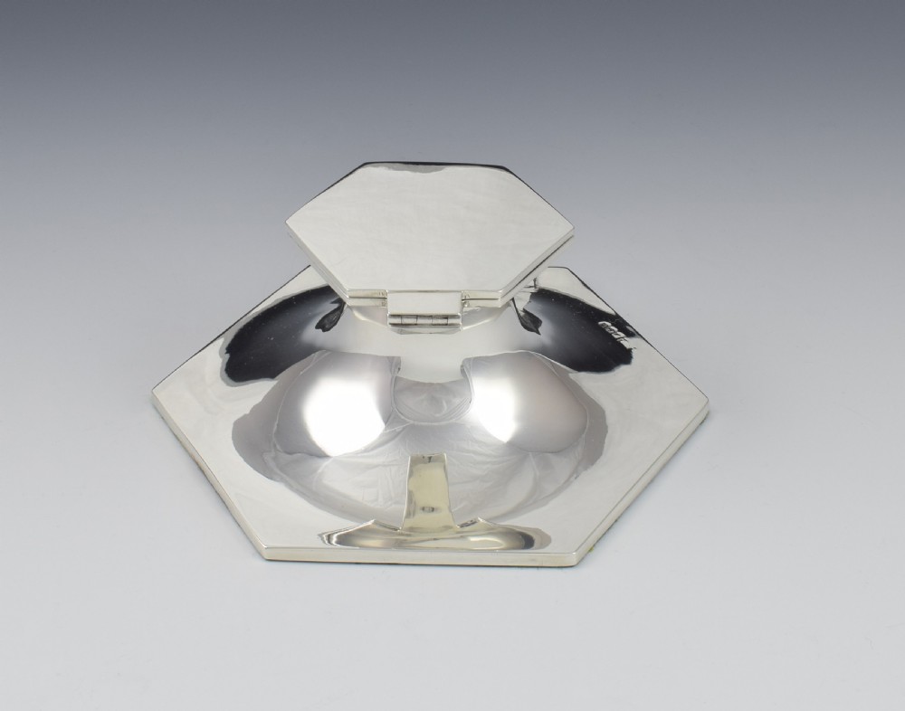 Large Art Deco Hexagonal Shape Silver Capstan Inkwell - Walker & Hall View VII