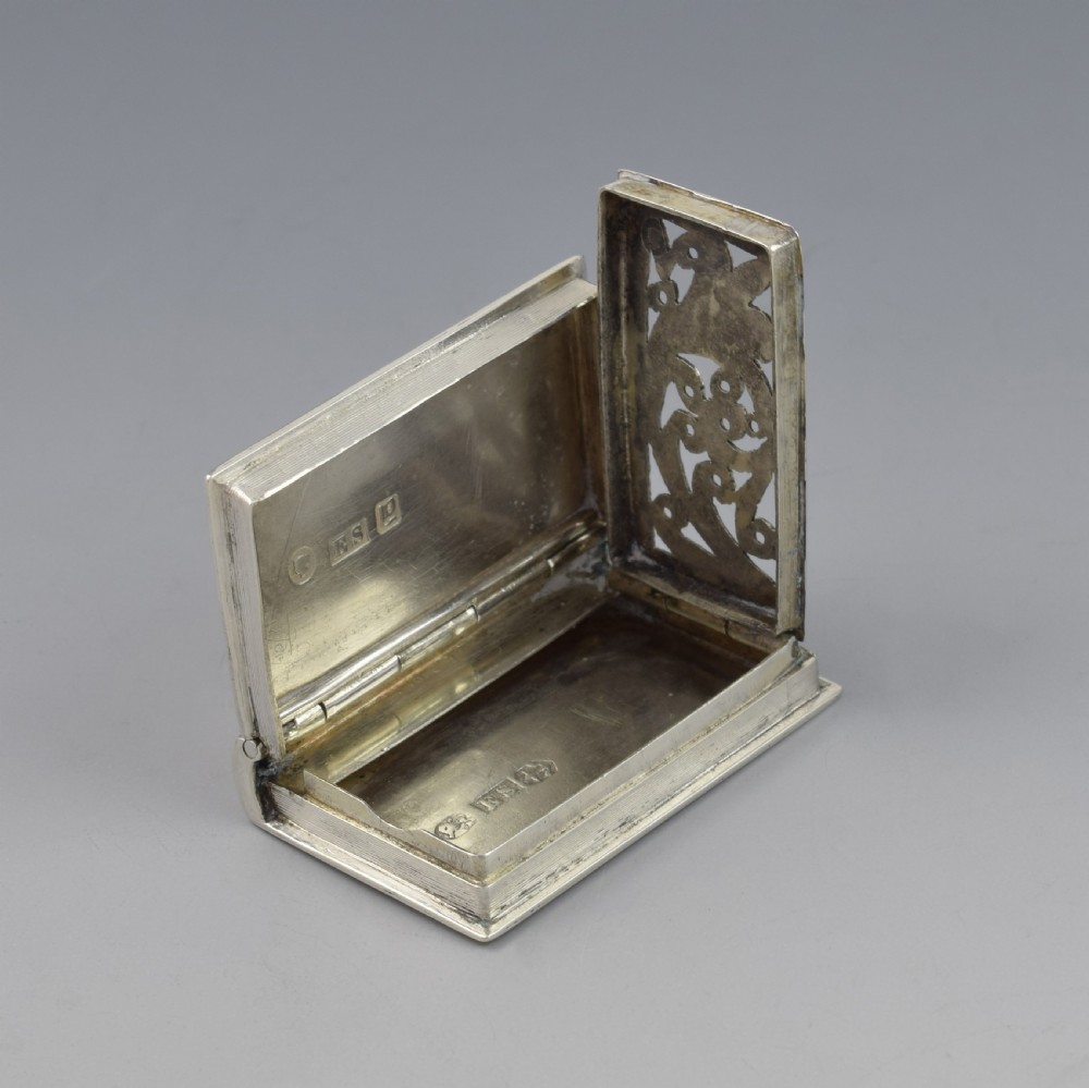 Early Victorian Silver Novelty Book Vinaigrette Edward Smith 1847 View XIV
