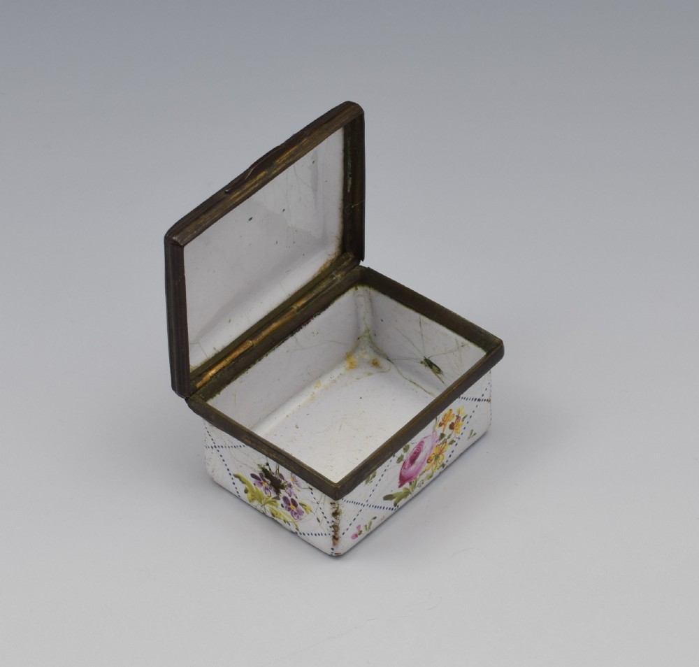 18th Century Staffordshire Bilston Enamel Fishing Scene Snuff Box View XI