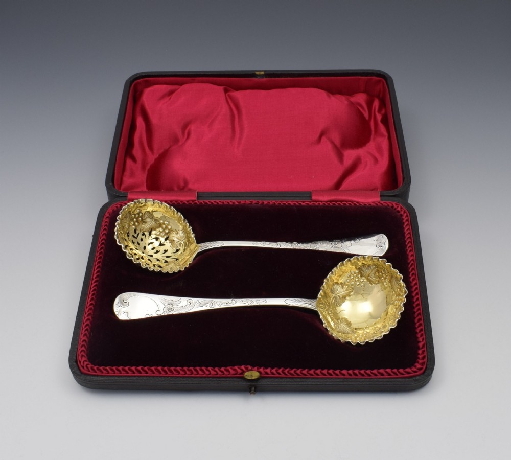 Cased Set Exeter Silver Strawberry Set - Dessert Berry Fruit Spoons View II