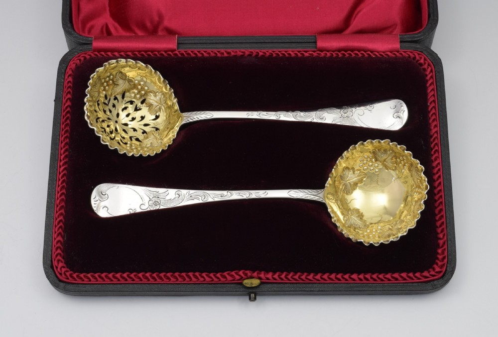 Cased Set Exeter Silver Strawberry Set - Dessert Berry Fruit Spoons View III