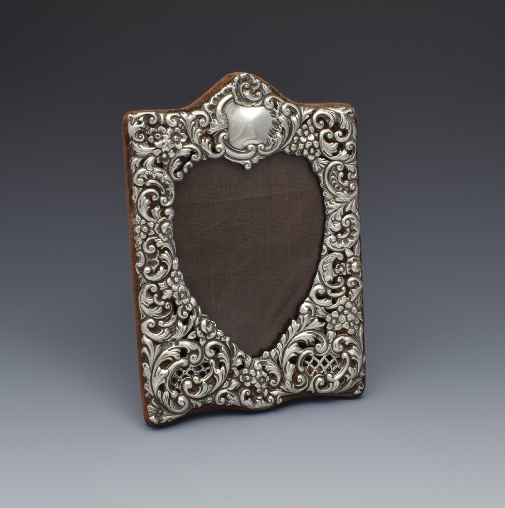 Victorian Silver Heart Photograph Frame Goldsmiths & Silversmiths Co.