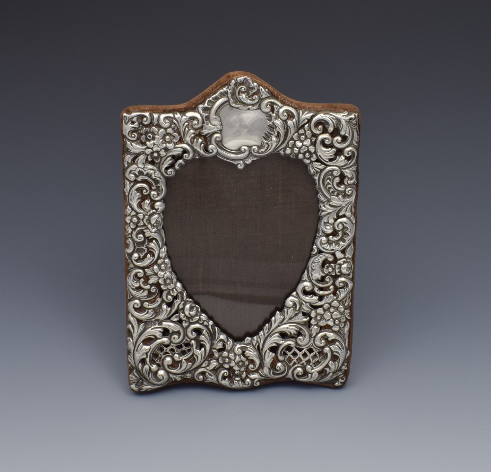 Victorian Silver Heart Photograph Frame Goldsmiths & Silversmiths Co. View II