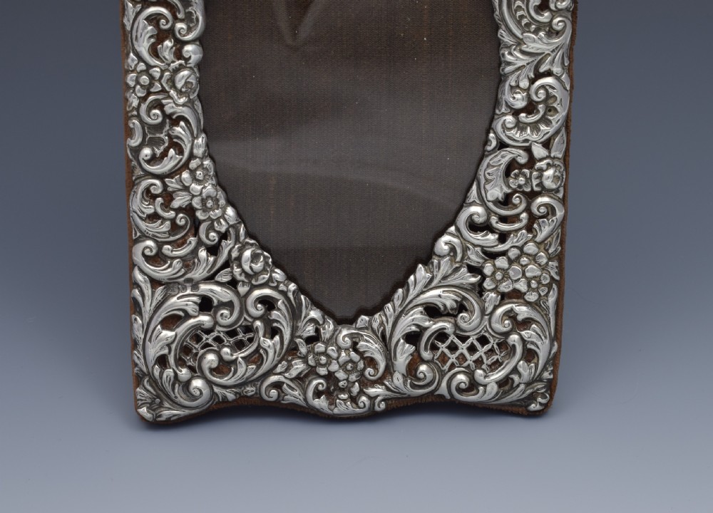 Victorian Silver Heart Photograph Frame Goldsmiths & Silversmiths Co. View IV