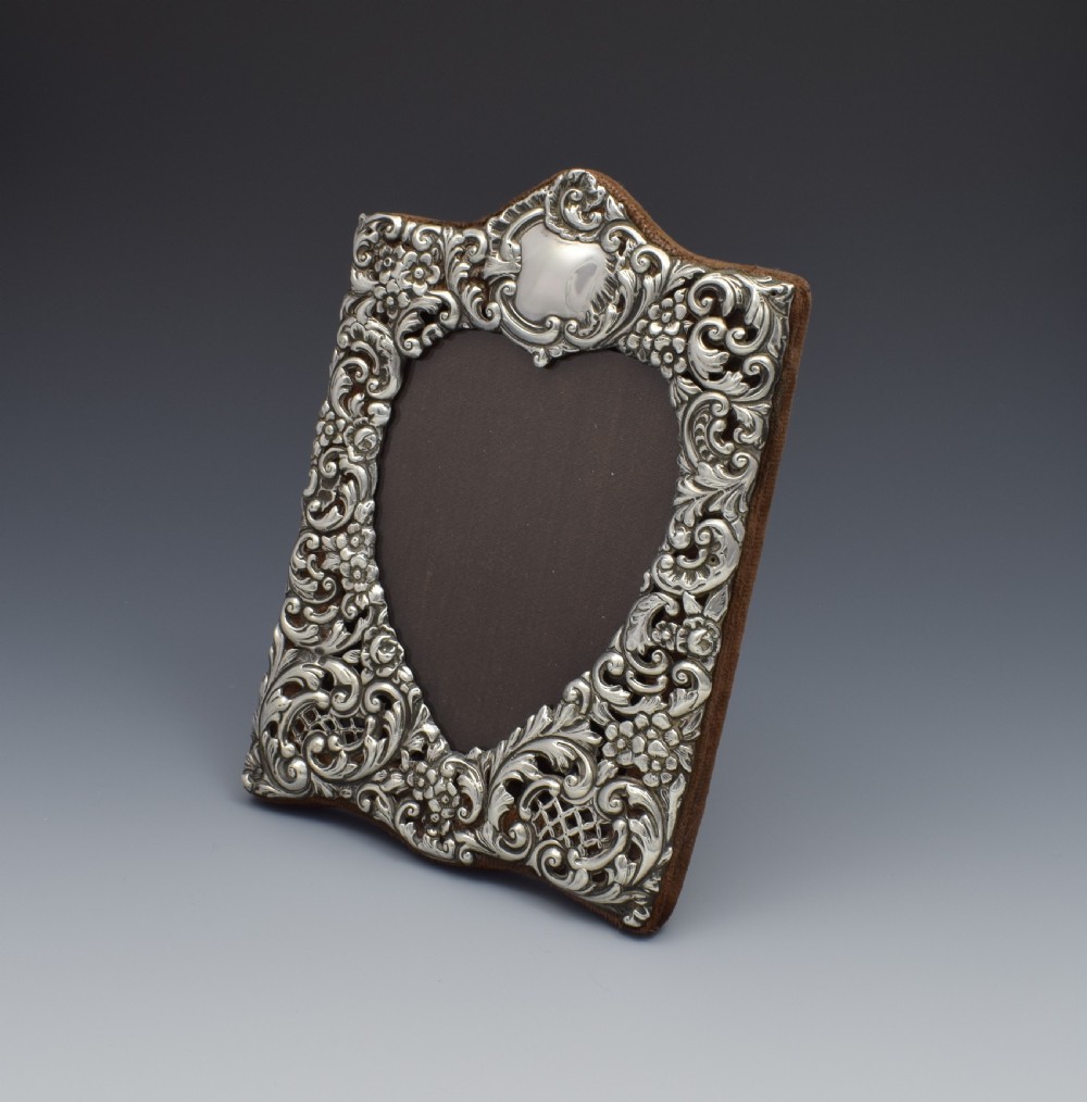 Victorian Silver Heart Photograph Frame Goldsmiths & Silversmiths Co. View VI