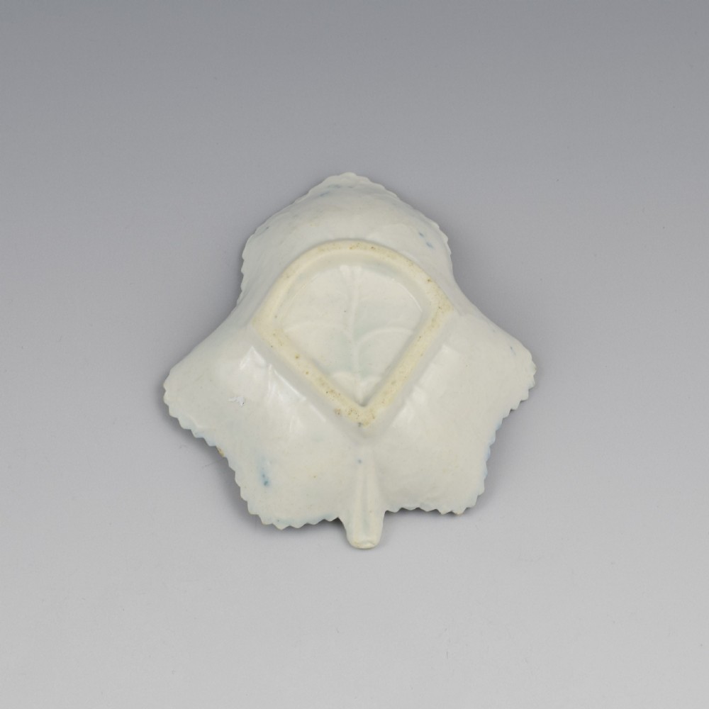 Rare Caughley Porcelain Pickle Leaf Dish Single Flowerhead Pattern  View VI