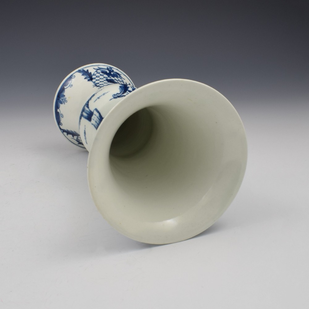 Large First Period Worcester Porcelain Vase Telephone Box Pattern c.1770 View VI