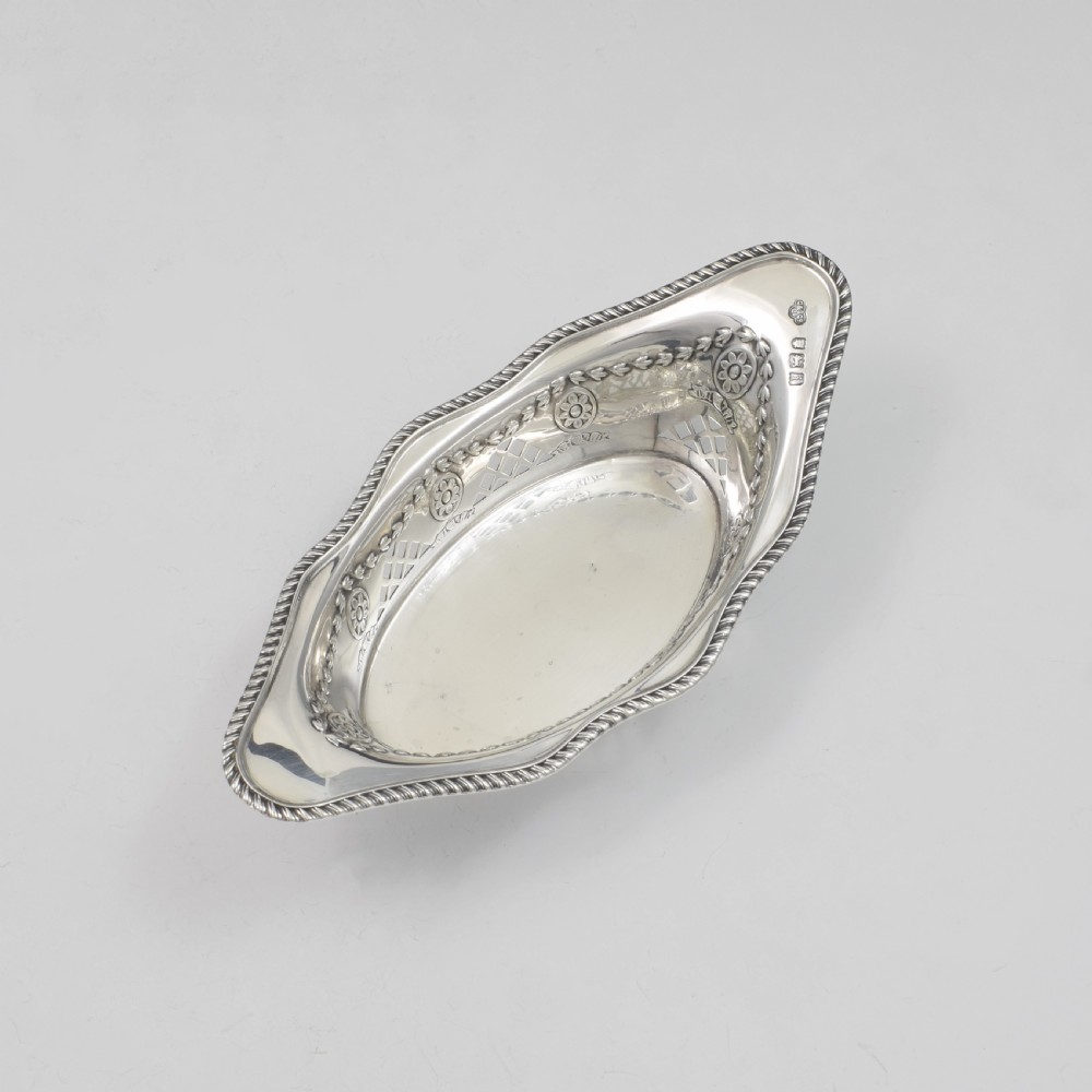 Edwardian Pierced Silver Bonbon / Trinket Dish Goldsmiths & Silversmiths Co. View III