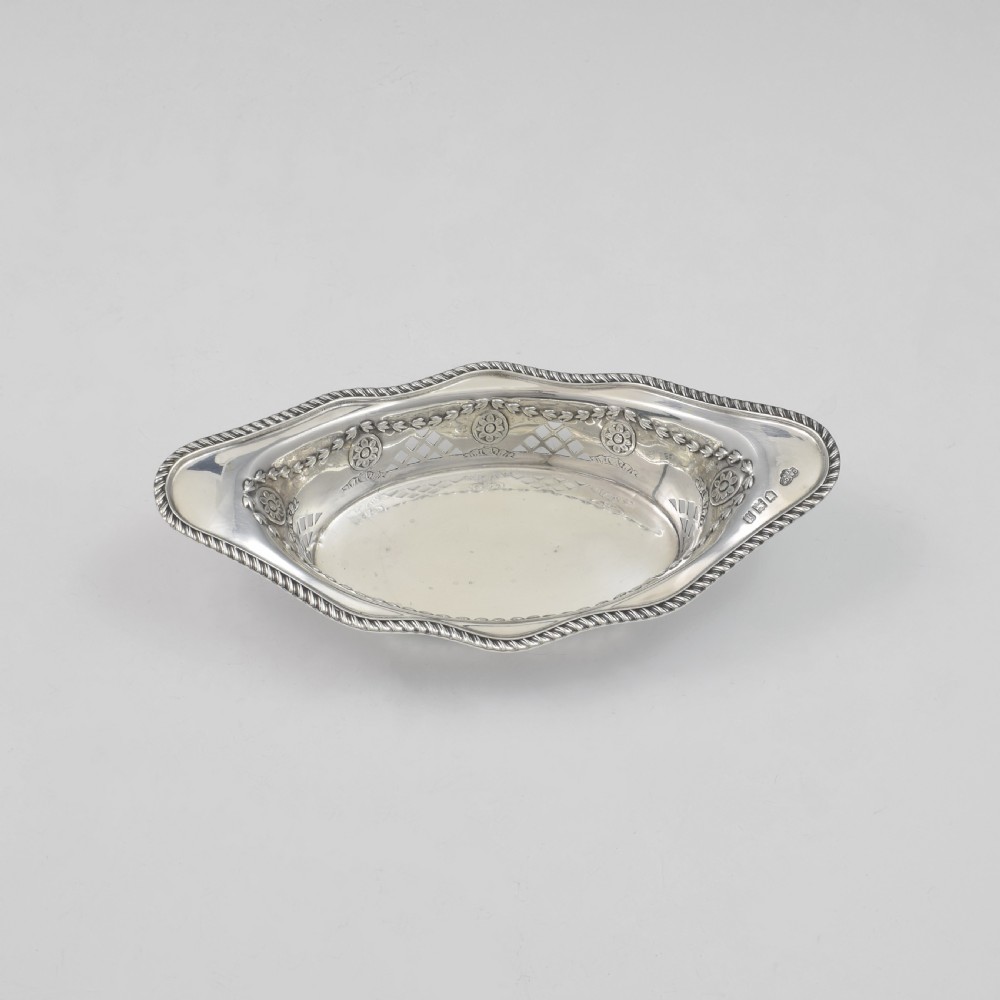 Edwardian Pierced Silver Bonbon / Trinket Dish Goldsmiths & Silversmiths Co. View IV