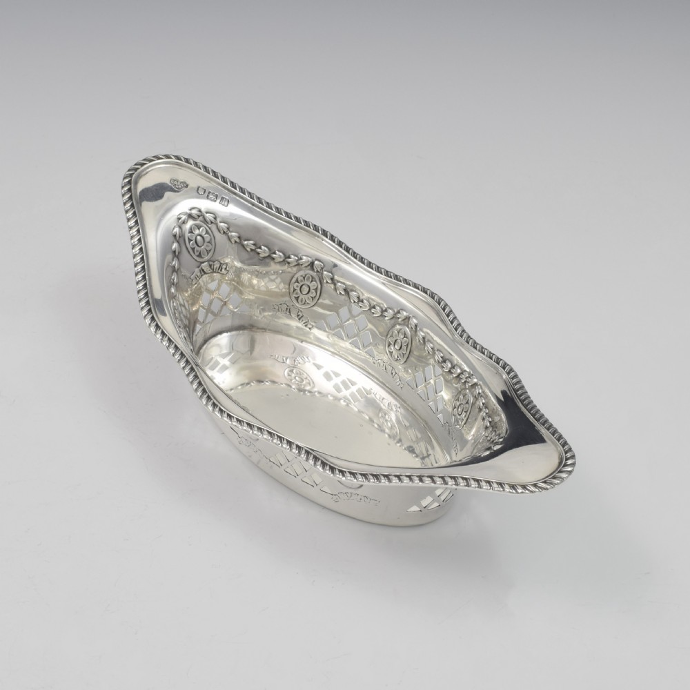 Edwardian Pierced Silver Bonbon / Trinket Dish Goldsmiths & Silversmiths Co. View VI