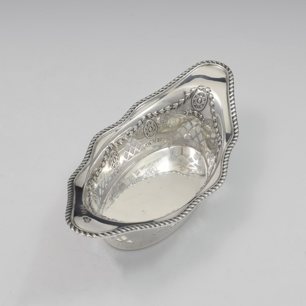 Edwardian Pierced Silver Bonbon / Trinket Dish Goldsmiths & Silversmiths Co. View VII