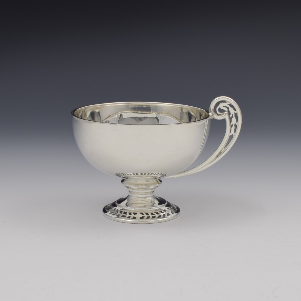 Pretty Art Deco Silver Pedestal Christening Cup / Mug Chester 1928