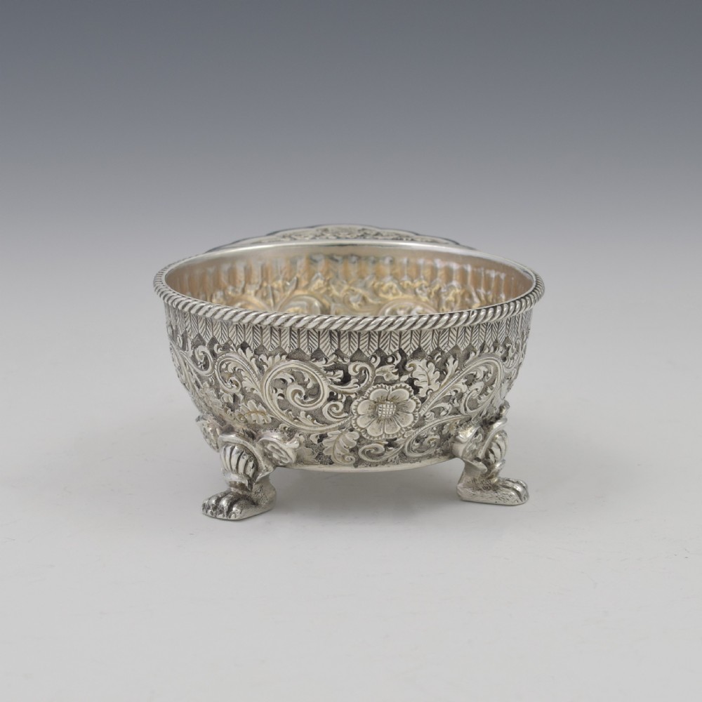 Art Nouveau Repousse Tiffany & Co. Sterling Silver Quaich / Wine Taster c.1890 View III