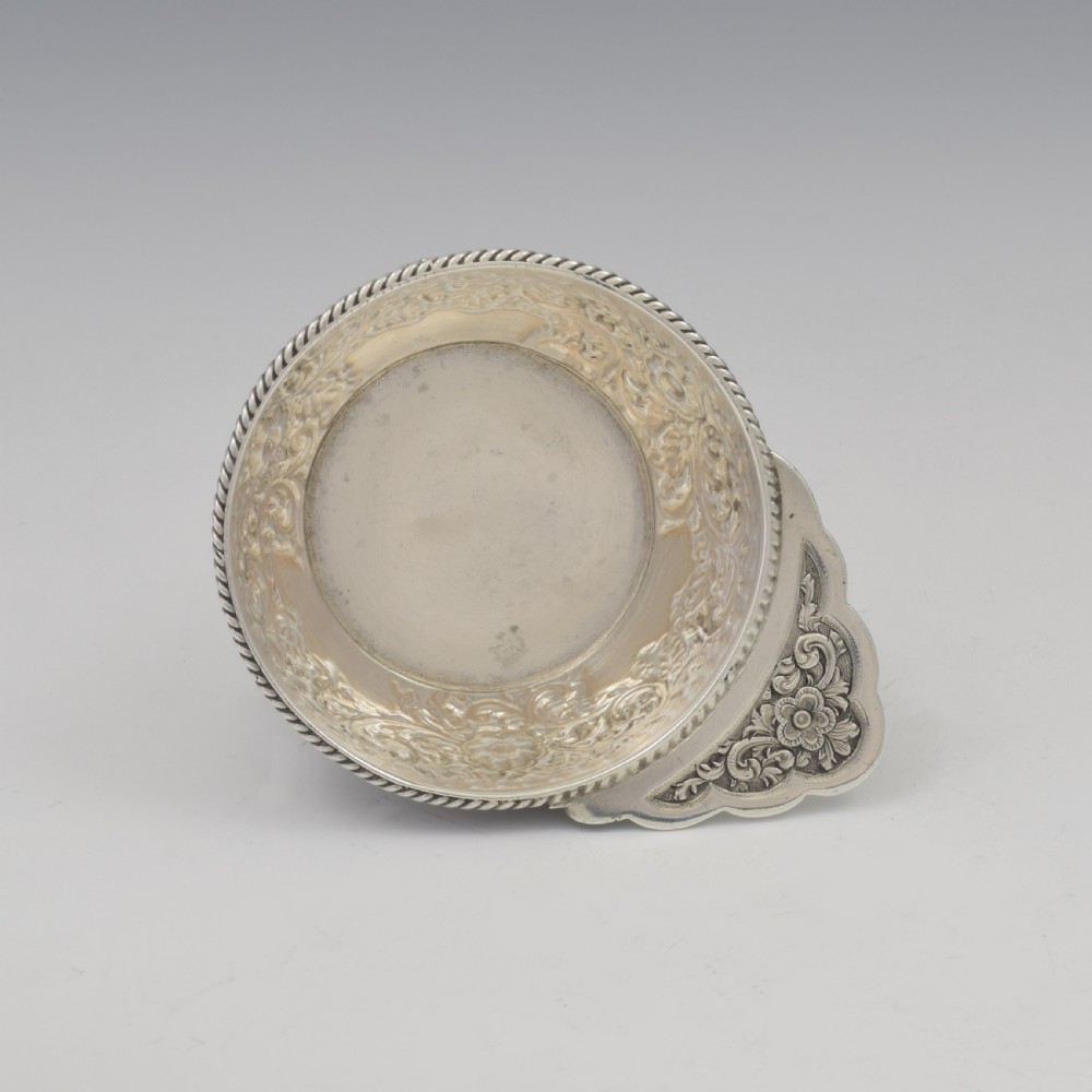 Art Nouveau Repousse Tiffany & Co. Sterling Silver Quaich / Wine Taster c.1890 View VII
