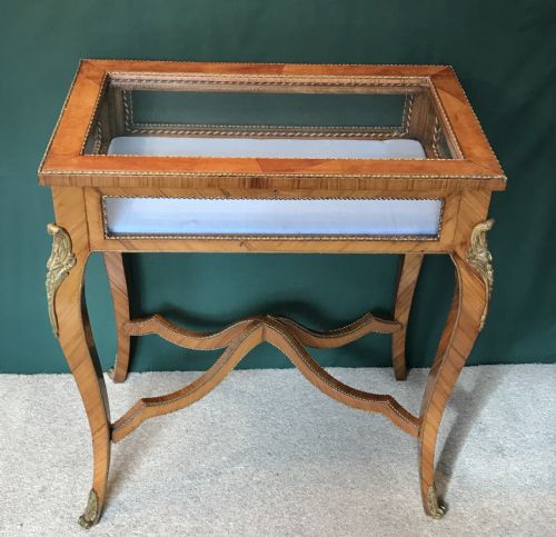 Good Quality Bijouterie Table