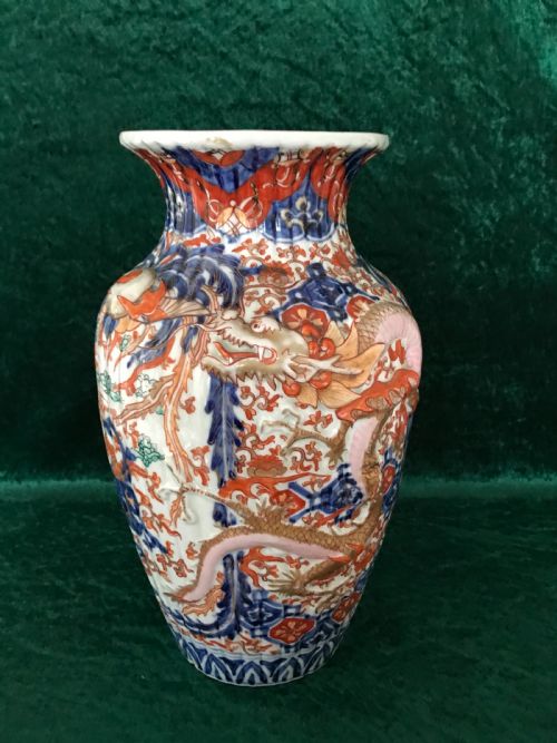 RIBBED AND MOULDED IMARI VASE CIRCA 1900 - ADDITIONAL PHOTO 4