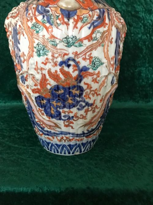 RIBBED AND MOULDED IMARI VASE CIRCA 1900 - ADDITIONAL PHOTO 2