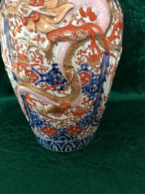 RIBBED AND MOULDED IMARI VASE CIRCA 1900 - ADDITIONAL PHOTO 5