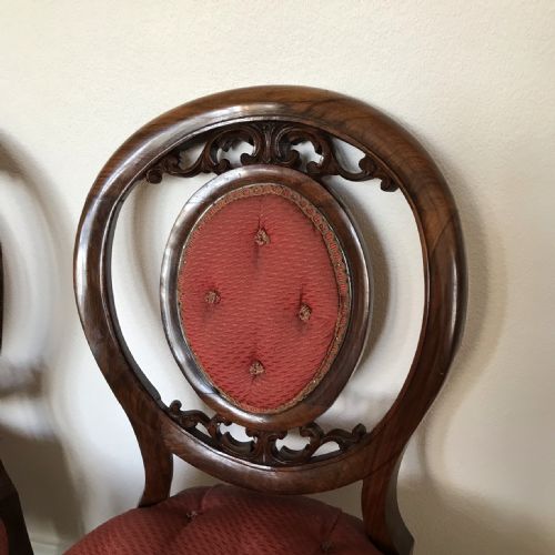 A SET OF SIX VICTORIAN WALNUT CHAIRS BUTTON BACK CIRCA 1875 - ADDITIONAL PHOTO 1