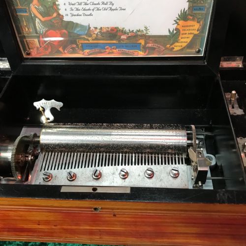 A GOOD QUALITY VICTORIAN MUSIC BOX CIRCA 1875 - ADDITIONAL PHOTO 4