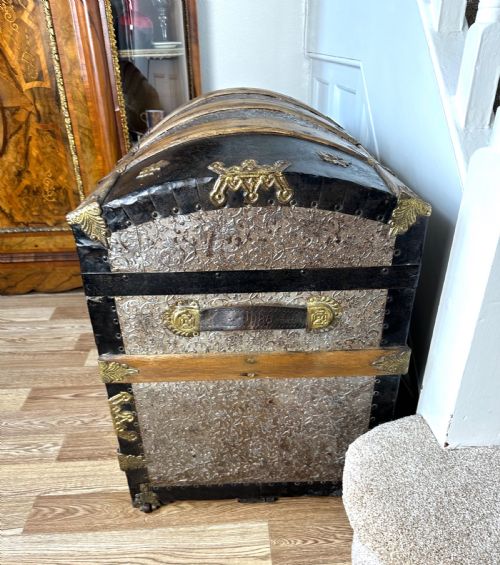 VICTORIAN TRAVELLING TRUNK CIRCA 1875 - ADDITIONAL PHOTO 8