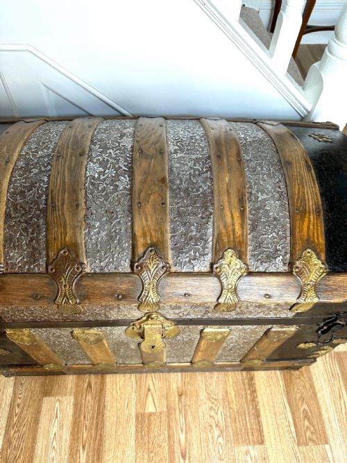 VICTORIAN TRAVELLING TRUNK CIRCA 1875 - ADDITIONAL PHOTO 9