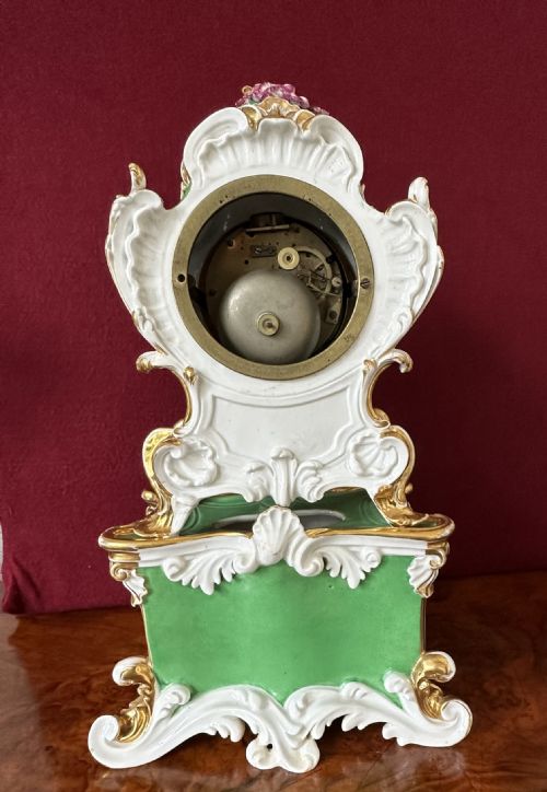 AN EARLY 19TH CENTURY PORCELAIN FRENCH MANTLE CLOCK CIRCA 1840 - ADDITIONAL PHOTO 6