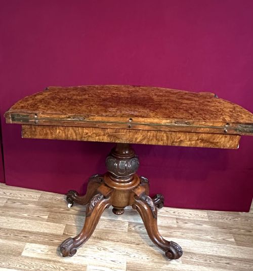 EXCEPTIONAL QUALITY BURR WALNUT VICTORIAN CARD TABLE CIRCA 1875 FOLD OVER GAMES TABLE - ADDITIONAL PHOTO 3